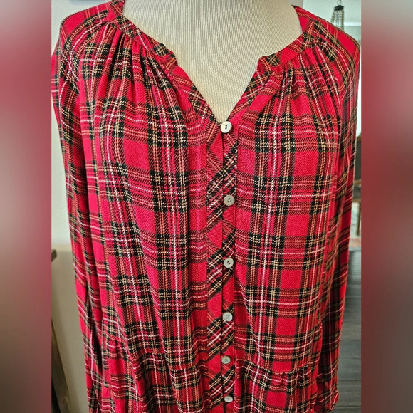 J. Jill Size Medium Red Plaid Holiday V-neck Button Front Blouse Ruffle Hem Rayo - Picture 2 of 9